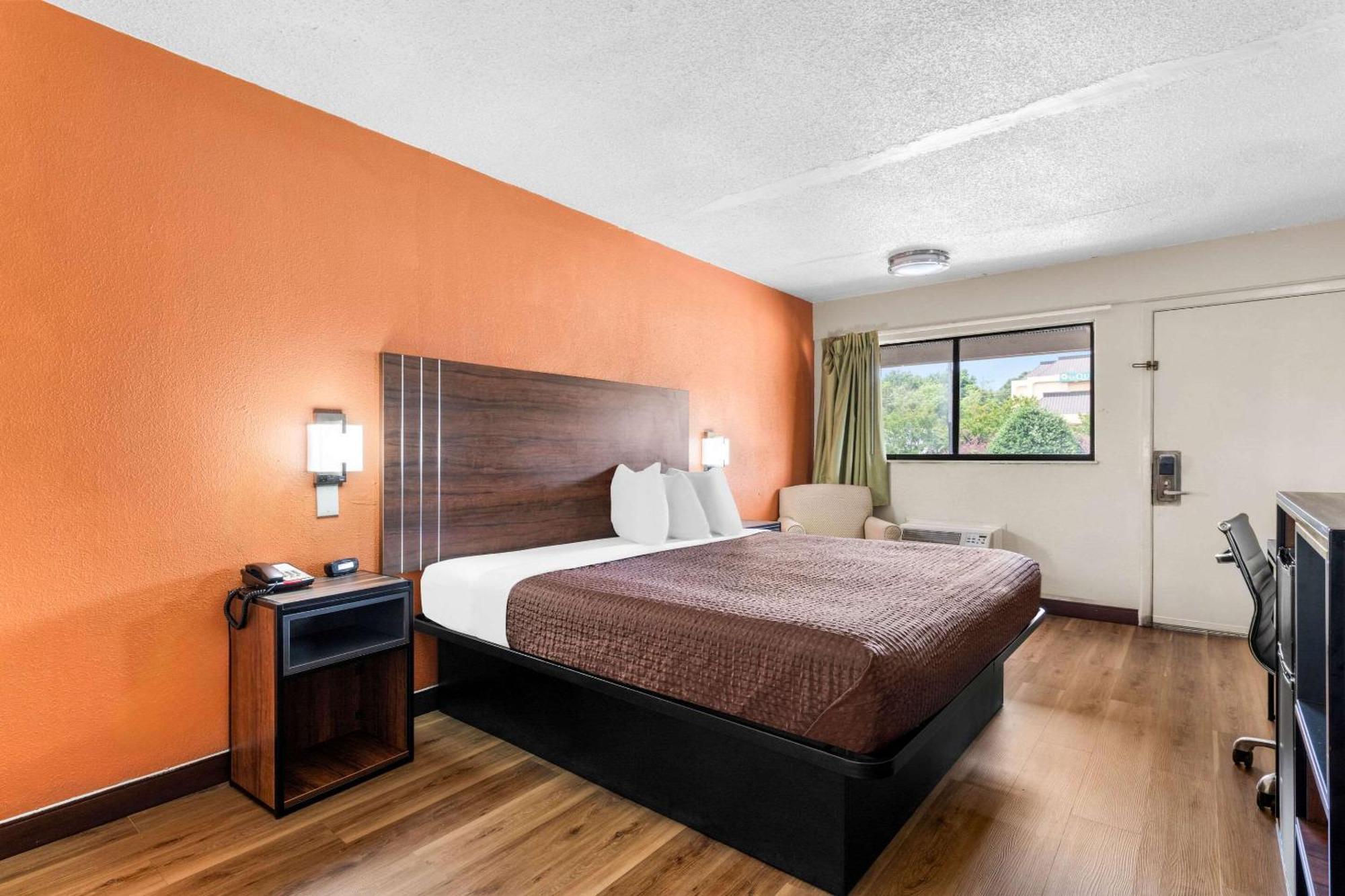 Econo Lodge Charlotte Airport Buitenkant foto