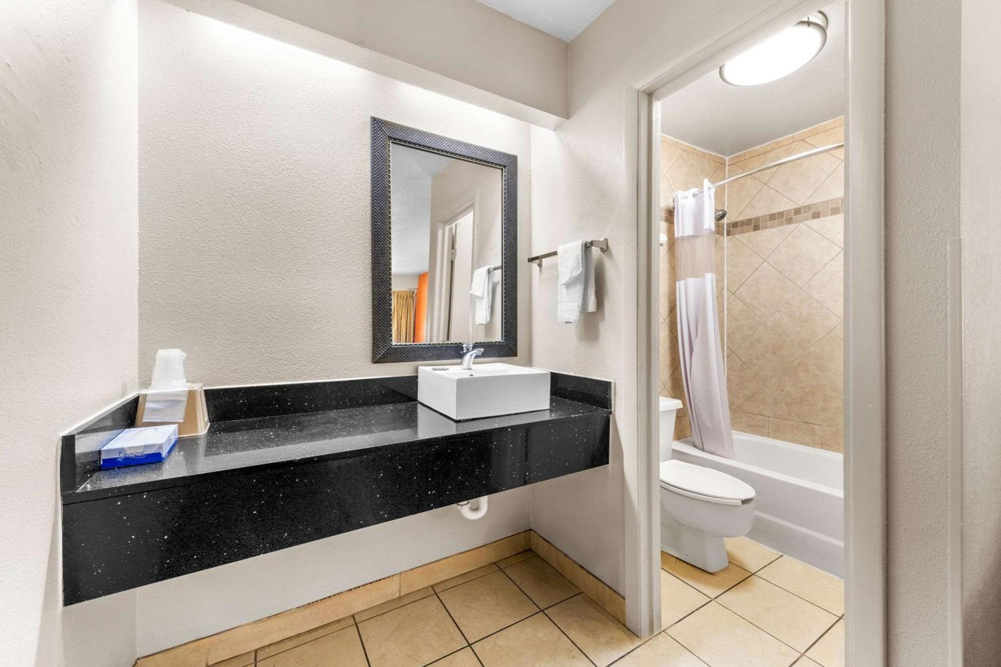 Econo Lodge Charlotte Airport Buitenkant foto