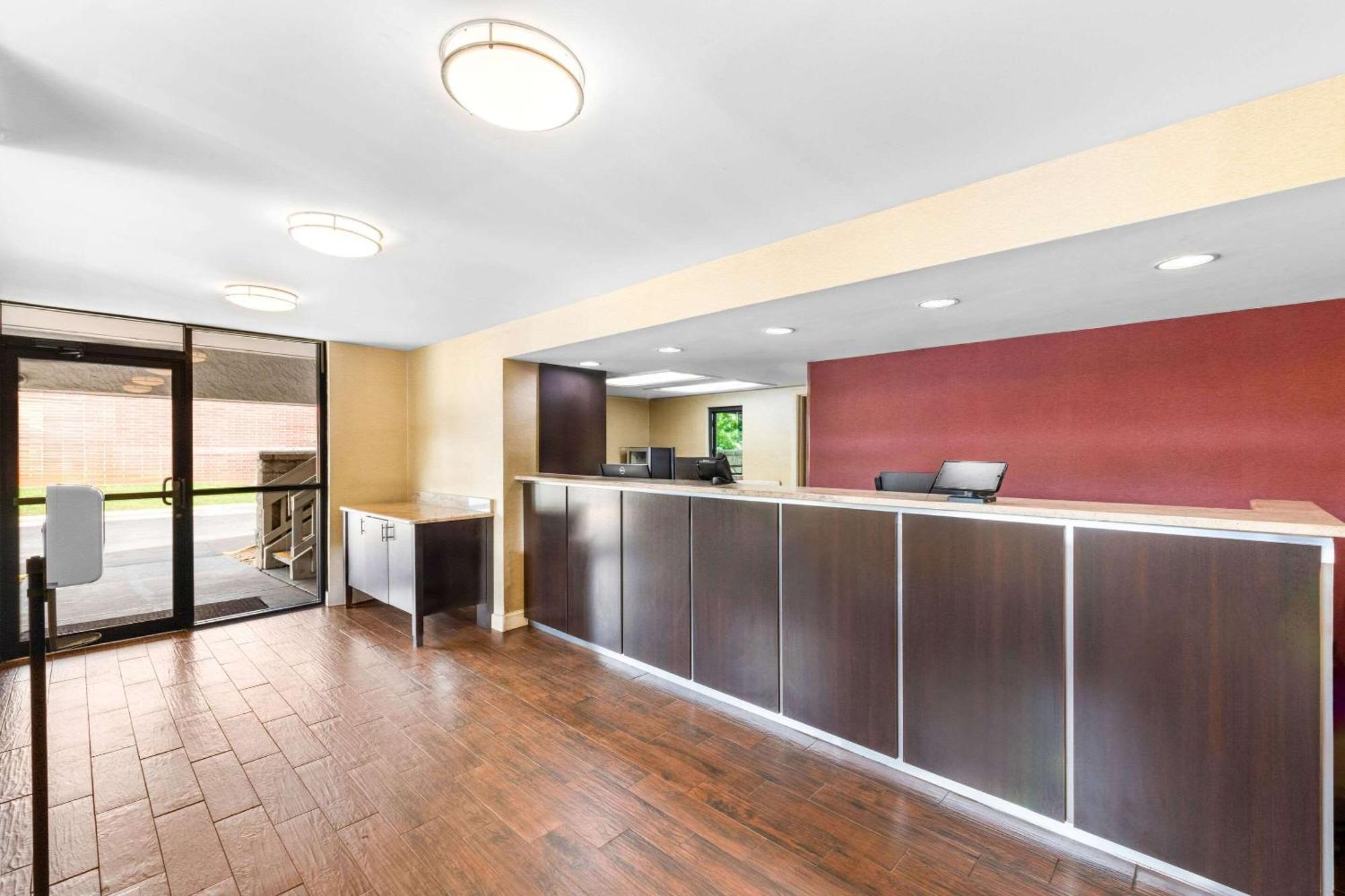Econo Lodge Charlotte Airport Buitenkant foto