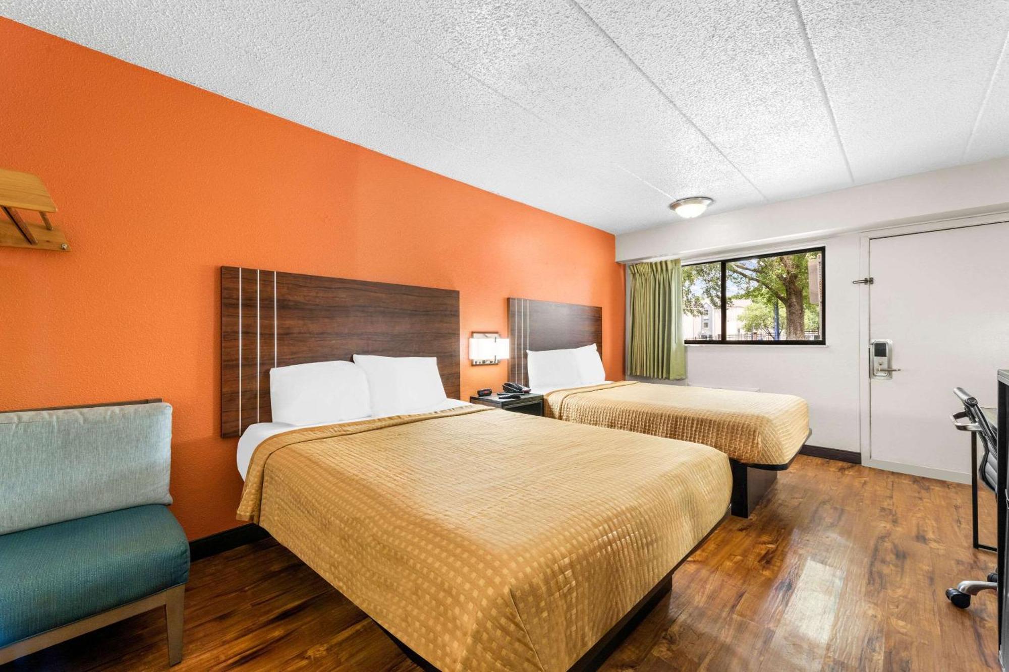 Econo Lodge Charlotte Airport Buitenkant foto